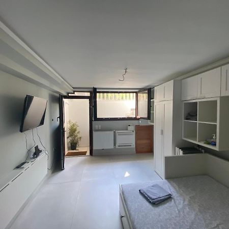 أثينا Minimalist Studio Behind Hilton Hotel المظهر الخارجي الصورة